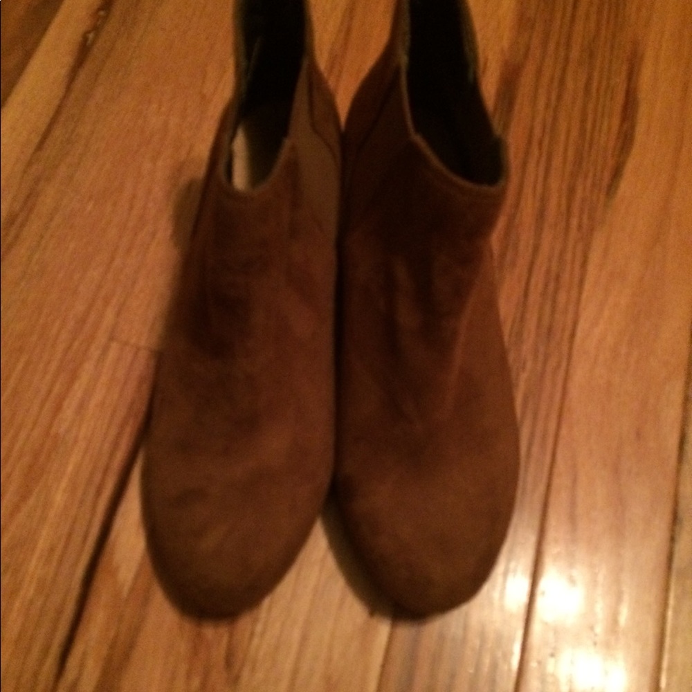 Women's suede boots
